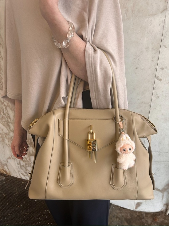 Givenchy Handbags - Givenchy Large Antigona Tote